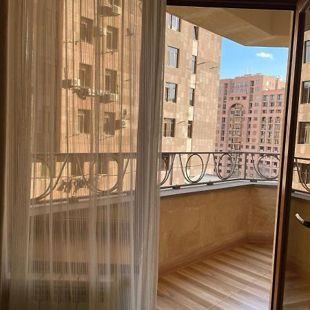 Superior Apt. With Balcony On Aram Street Daire Erivan Dış mekan fotoğraf
