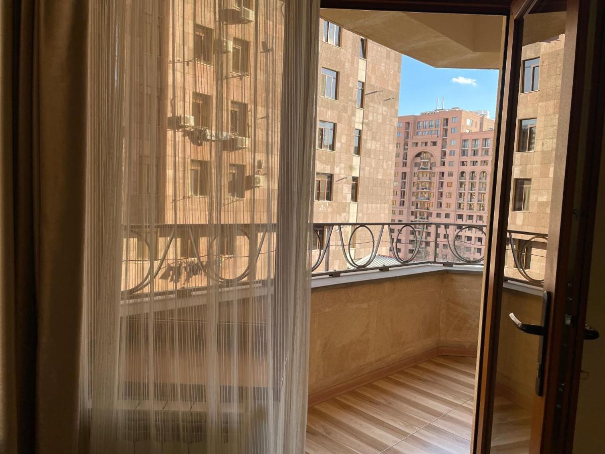 Superior Apt. With Balcony On Aram Street Daire Erivan Dış mekan fotoğraf