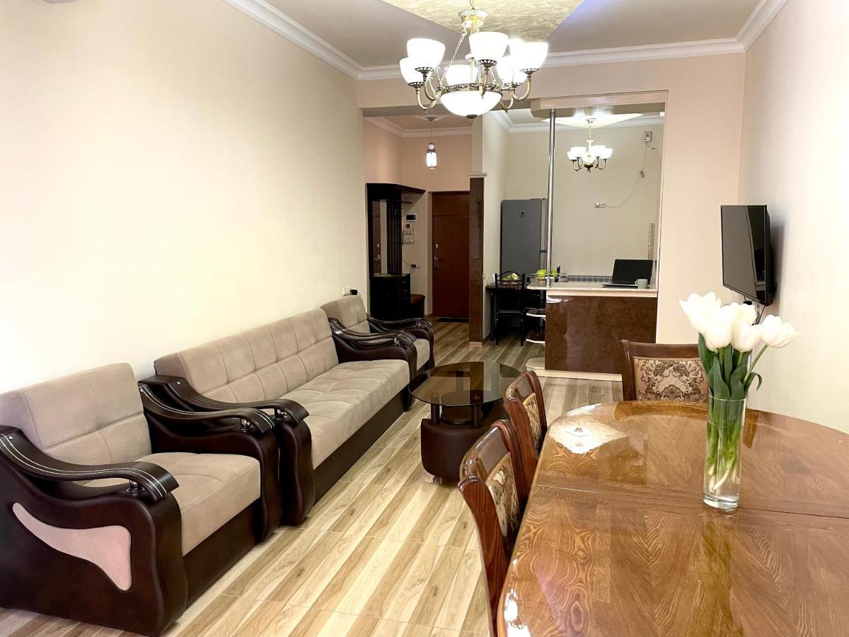 Superior Apt. With Balcony On Aram Street Daire Erivan Dış mekan fotoğraf